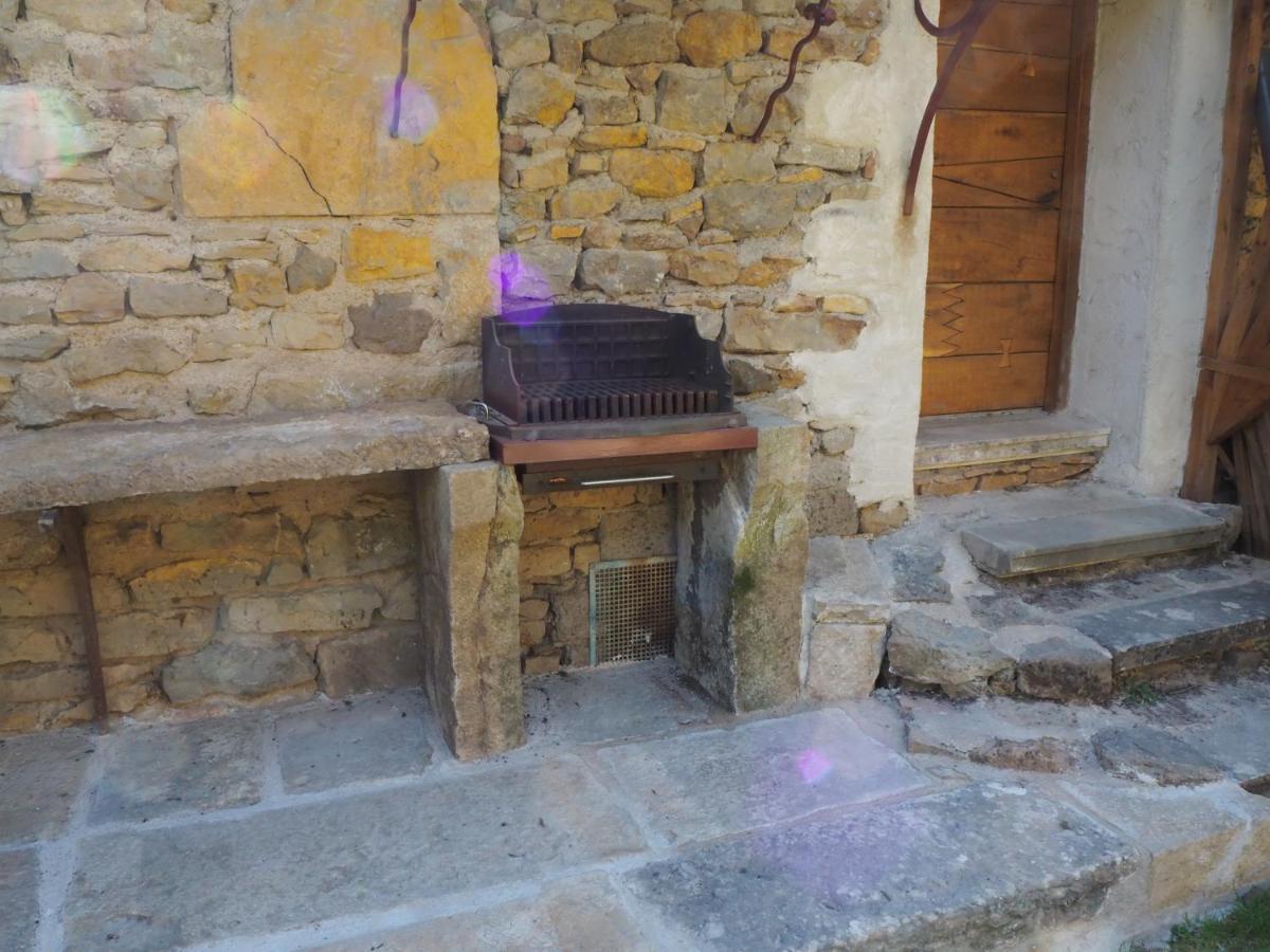 Village.Insolite Montagny-sur-Grosne Exterior photo